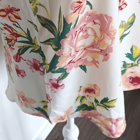 Amoli Floral Print Halter Blouse Size M - Picture 10 of 12